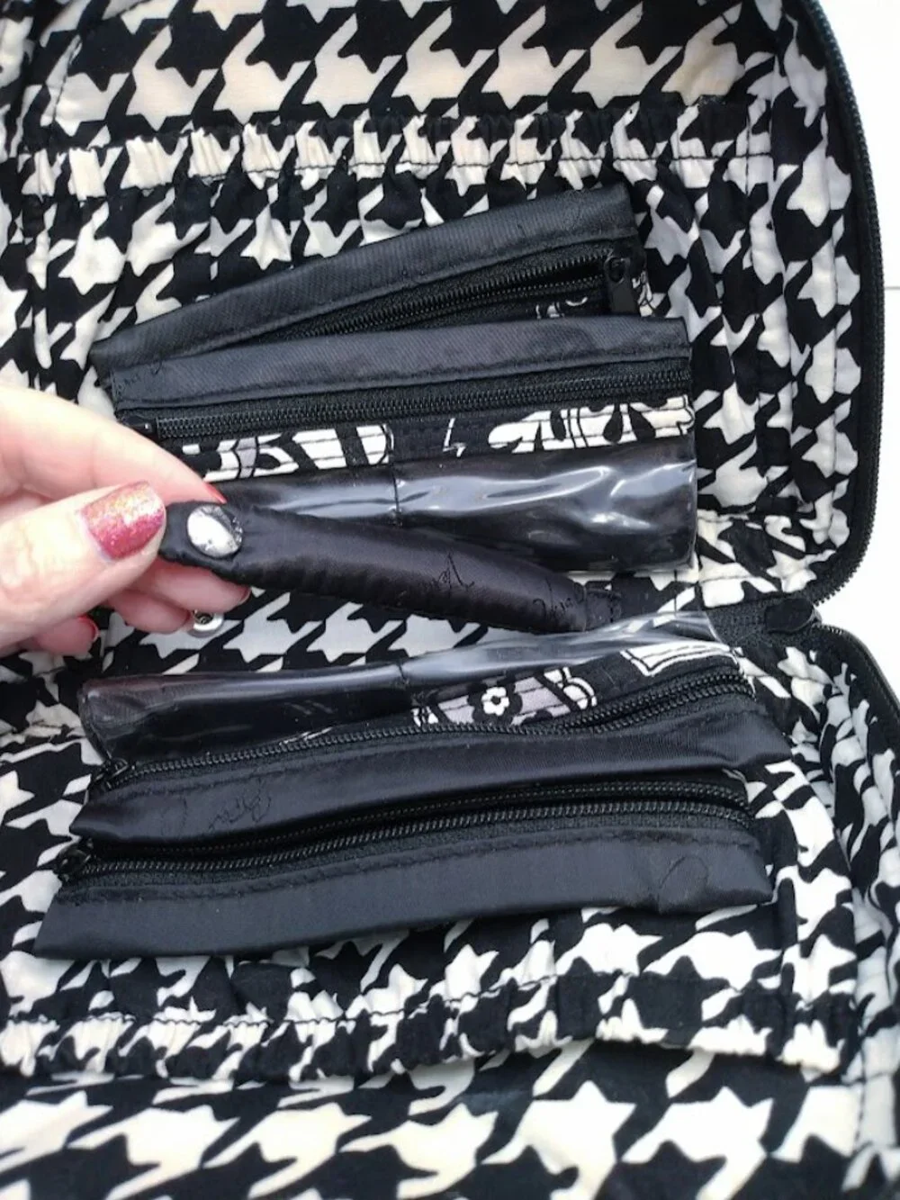 Vera Bradley Jewelry & Cosmetic Travel Bag Black Gray & White Handles FLAWS